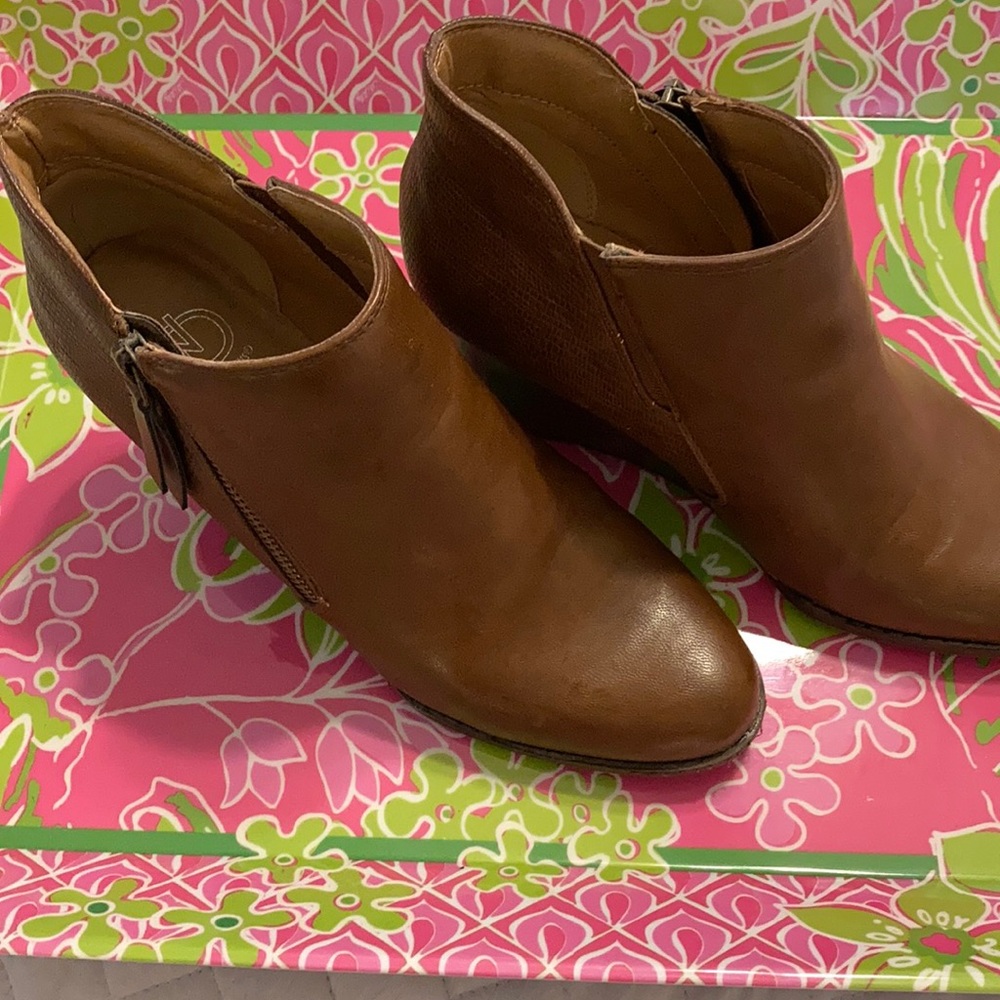 New Directions Brown Booties
